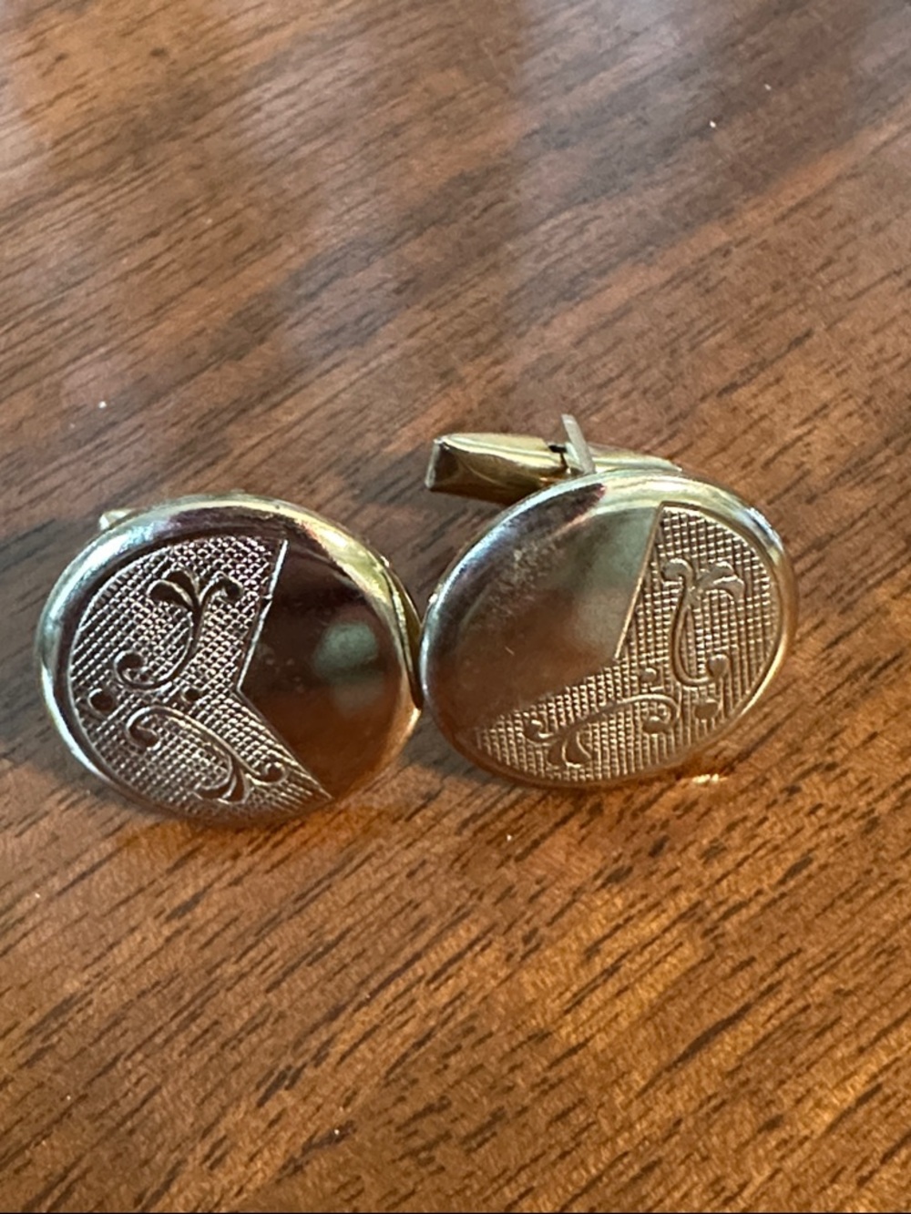 Vintage Mid Century‎ Round Disc Gold Tone Cufflinks with Fleur De Lis design